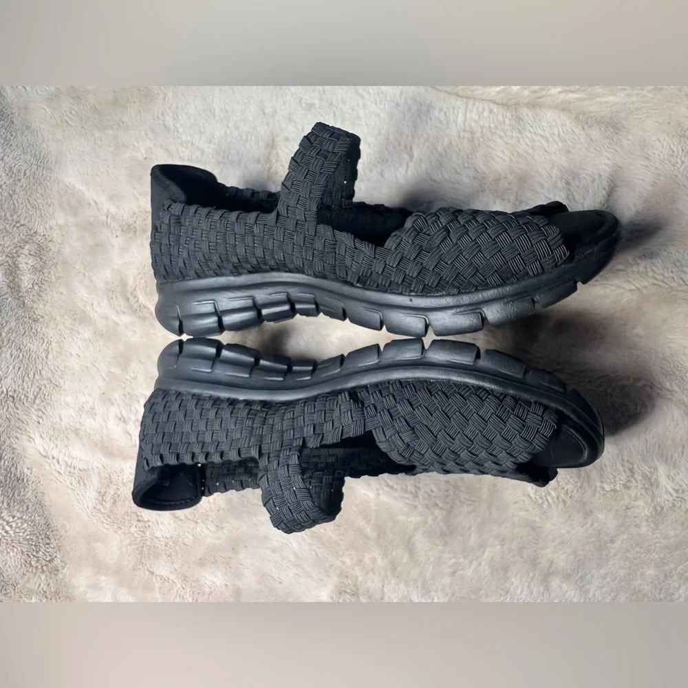 Skechers good preowned